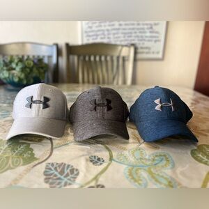 Under Armour baseball hats. Size M/L
Set of 3